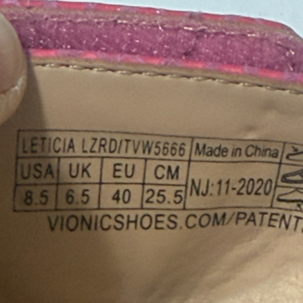 Vionic Women's Fuchsia Textured Mules in excellent conditions - Picture 16 of 16
